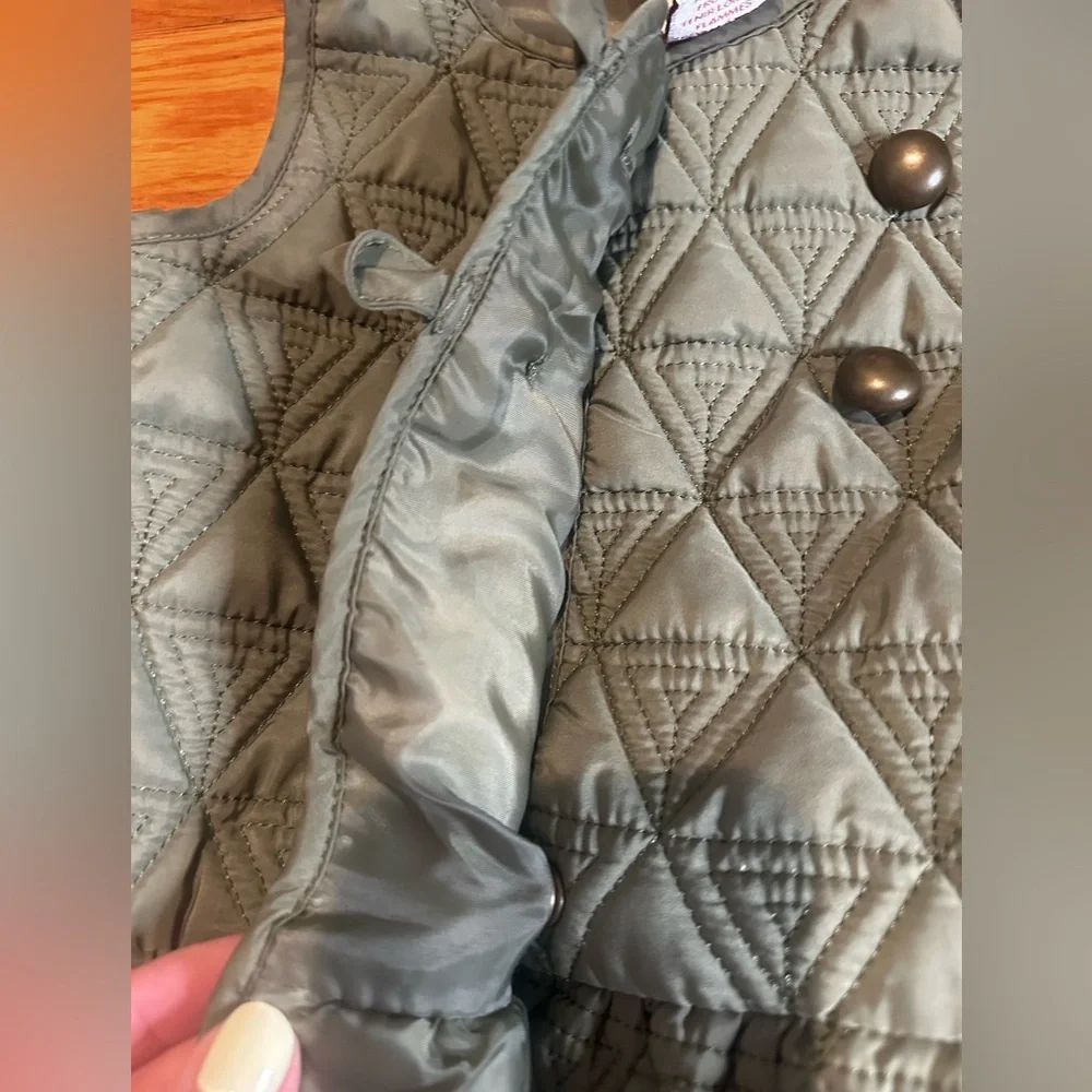 Aspen Kids Quilted Vest Girls Size 2T Army Green Ruffled‎ Hem Metal Buttons